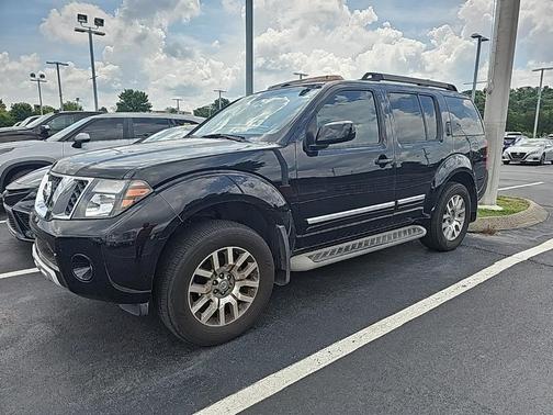 2011 Nissan Pathfinder LE