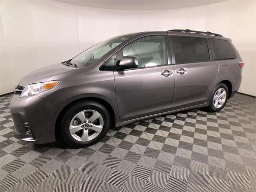 2019 Toyota Sienna LE