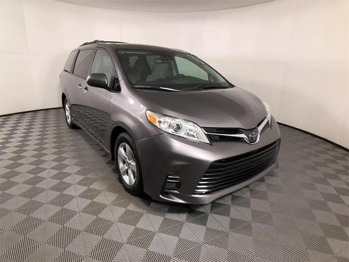 2019 Toyota Sienna LE