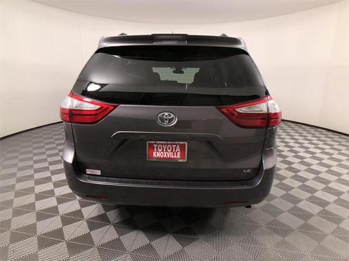 2019 Toyota Sienna LE
