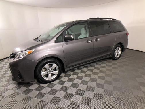 2019 Toyota Sienna LE