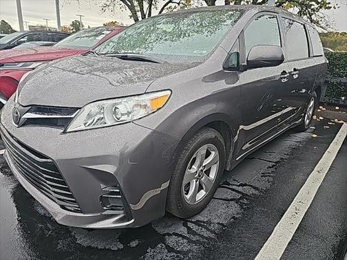 2019 Toyota Sienna LE