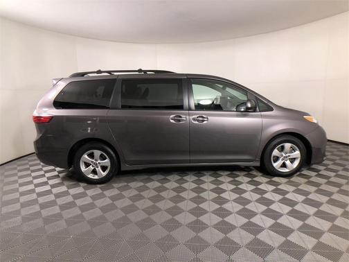 2019 Toyota Sienna LE