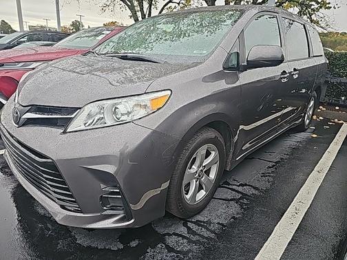2019 Toyota Sienna LE