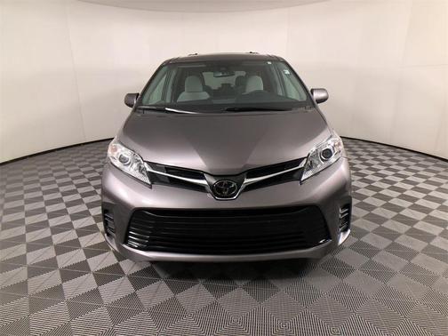 2019 Toyota Sienna LE