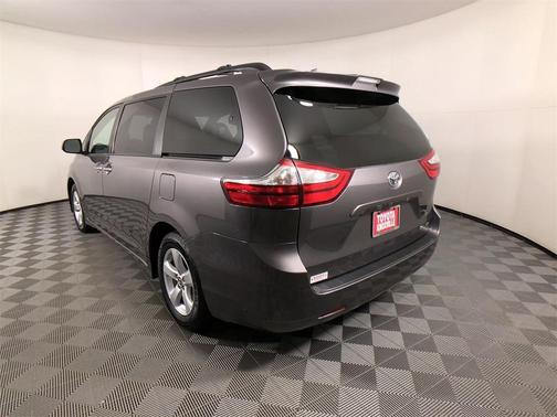 2019 Toyota Sienna LE