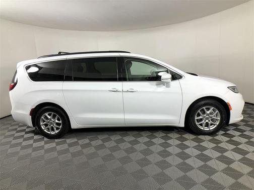 2022 Chrysler Pacifica Touring-L