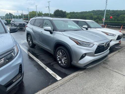 Celestial Silver Metallic 2020 Toyota Highlander Platinum