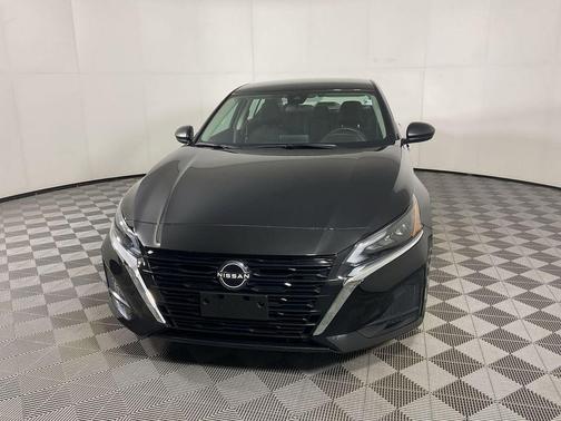 Super Black 2025 Nissan Altima SV