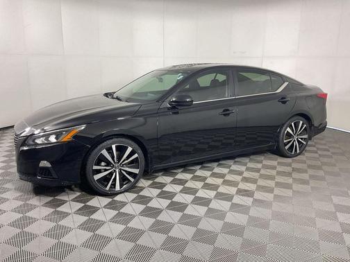 Black 2022 Nissan Altima 2.5 SR
