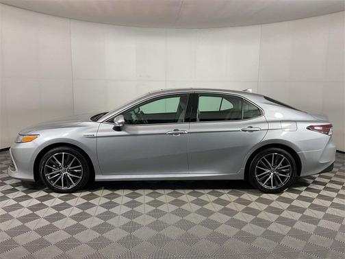 2021 Toyota Camry Hybrid XLE