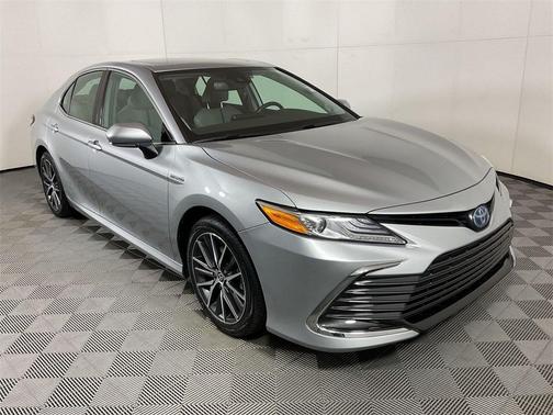 2021 Toyota Camry Hybrid XLE