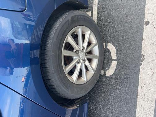 Lakeside Blue 2019 Hyundai SONATA SE