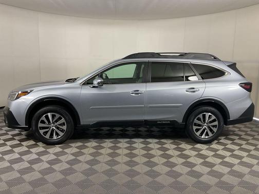 Ice Silver Metallic 2021 Subaru Outback Premium