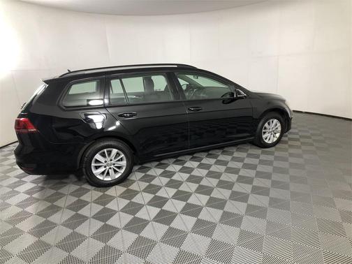 2016 Volkswagen Golf SportWagen TSI S 4-Door