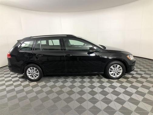 2016 Volkswagen Golf SportWagen TSI S 4-Door