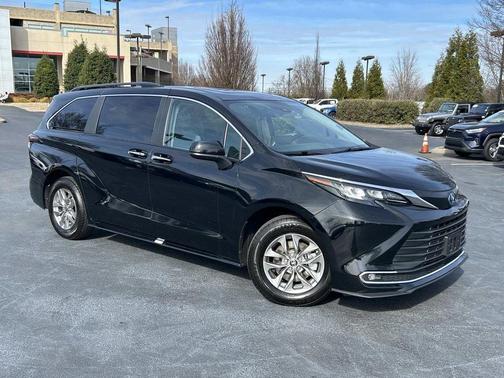 Midnight Black Metallic 2024 Toyota Sienna XLE