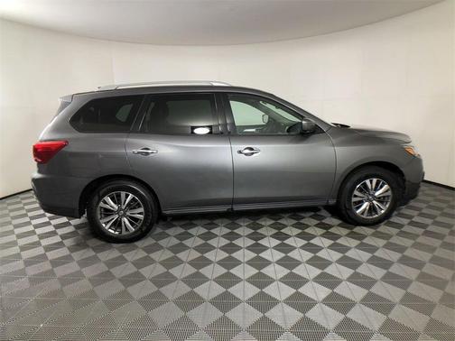 2019 Nissan Pathfinder SL