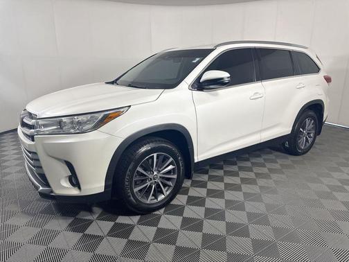 Blizzard Pearl 2019 Toyota Highlander XLE