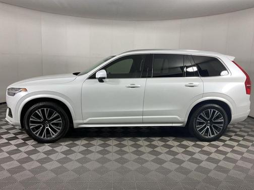 2020 Volvo XC90 T6 Momentum 7 Passenger