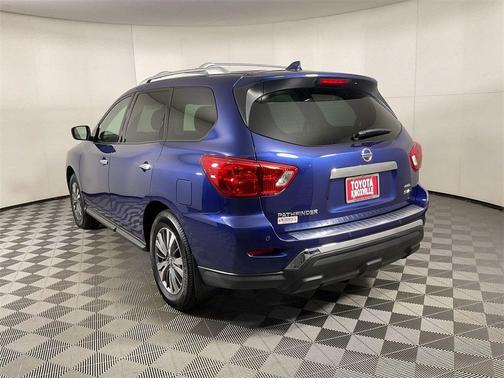 2020 Nissan Pathfinder SV