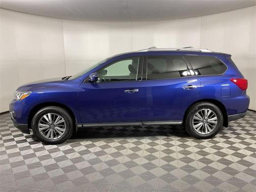 2020 Nissan Pathfinder SV