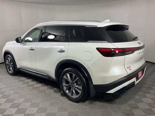 Majestic White 2025 INFINITI QX60 Luxe