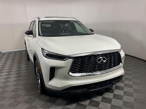 Majestic White 2025 INFINITI QX60 Luxe
