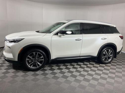Majestic White 2025 INFINITI QX60 Luxe