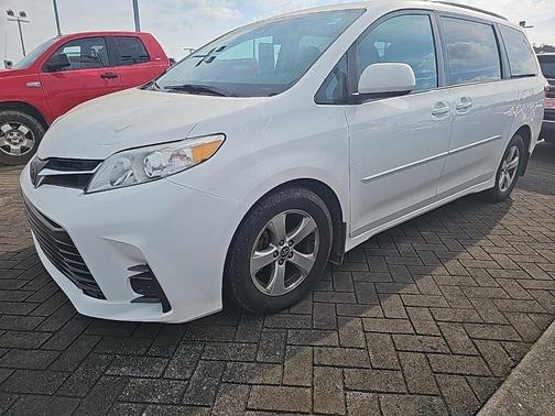 2018 Toyota Sienna LE