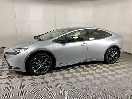 2025 Toyota Prius XLE