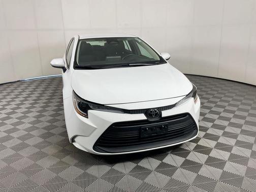 Ice 2023 Toyota Corolla LE