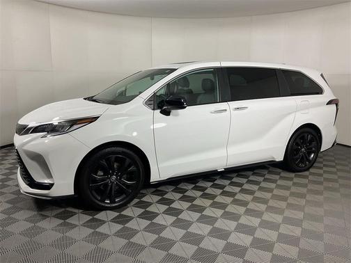 2023 Toyota Sienna XSE