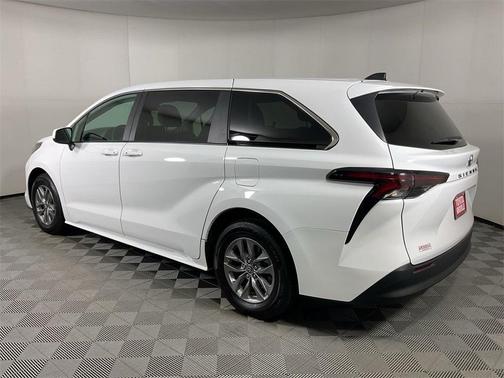 2024 Toyota Sienna LE
