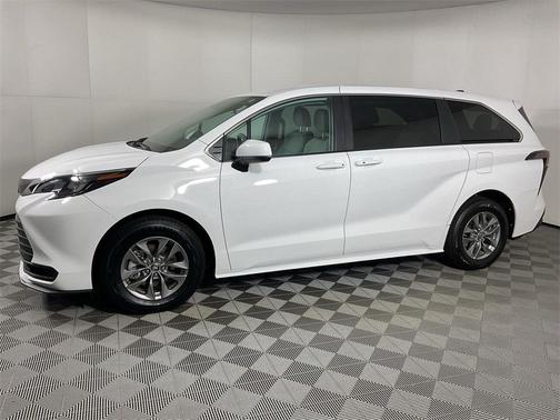 2024 Toyota Sienna LE