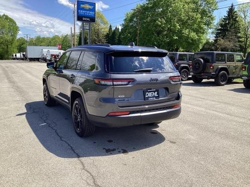 2025 Jeep Grand Cherokee L Laredo