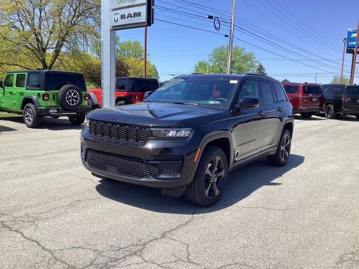 2025 Jeep Grand Cherokee Laredo