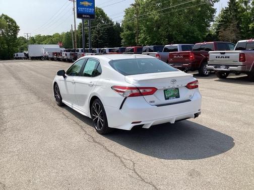 2020 Toyota Camry SE