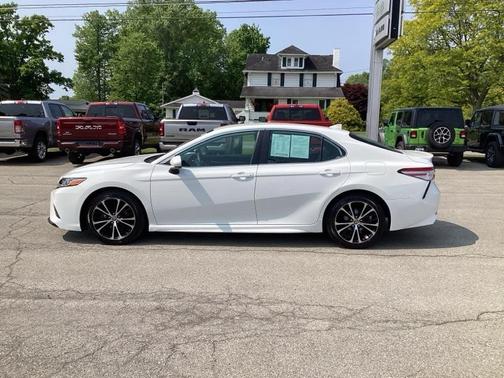 2020 Toyota Camry SE