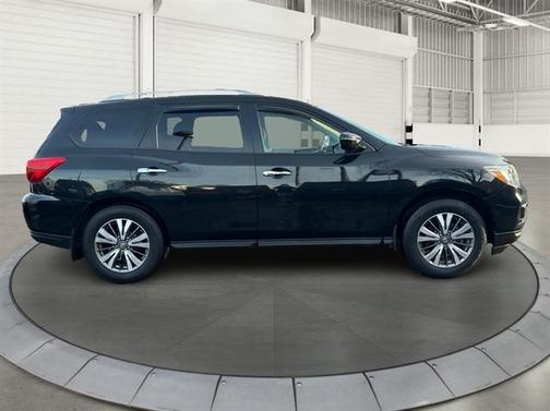 2017 Nissan Pathfinder SV