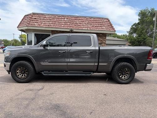 Granite Crystal Metallic Clearcoat 2019 RAM 1500 Limited