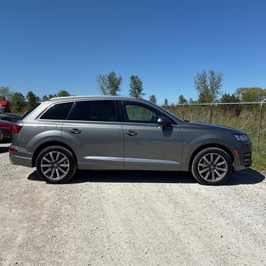 Graphite Gray Metallic 2017 Audi Q7 3.0T Premium