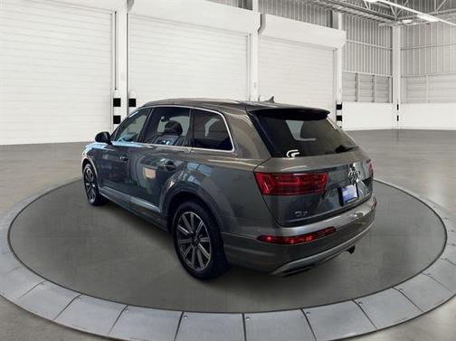 Graphite Gray Metallic 2017 Audi Q7 3.0T Premium