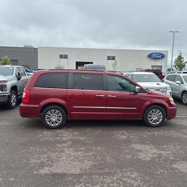 2016 Chrysler Town & Country Touring-L