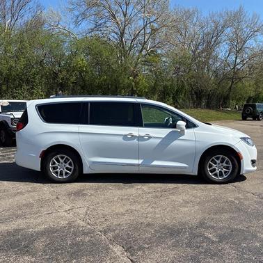 Bright White Clearcoat 2020 Chrysler Pacifica Touring L