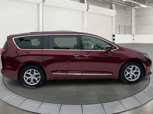 2018 Chrysler Pacifica Touring-L Plus