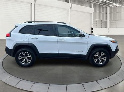 Bright White Clearcoat 2014 Jeep Cherokee Trailhawk