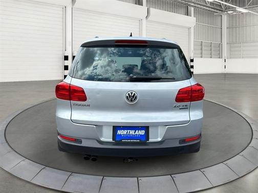 Reflex Silver Metallic 2013 Volkswagen Tiguan SE