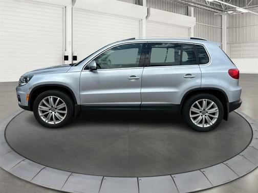 Reflex Silver Metallic 2013 Volkswagen Tiguan SE