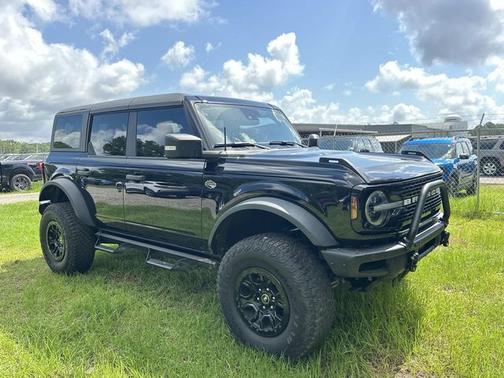 SHADOW BLACK 2022 Ford Bronco WILDTRAK
